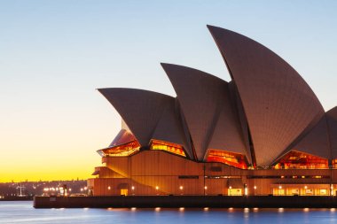 Gündoğumunda Sydney Opera Binası