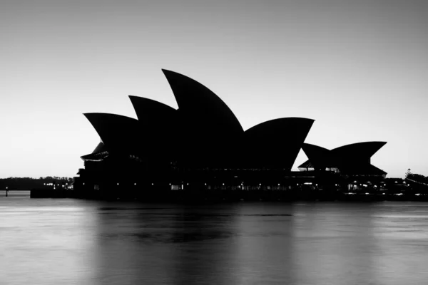 Sydney Opera House o wschodzie słońca w Australii — Zdjęcie stockowe