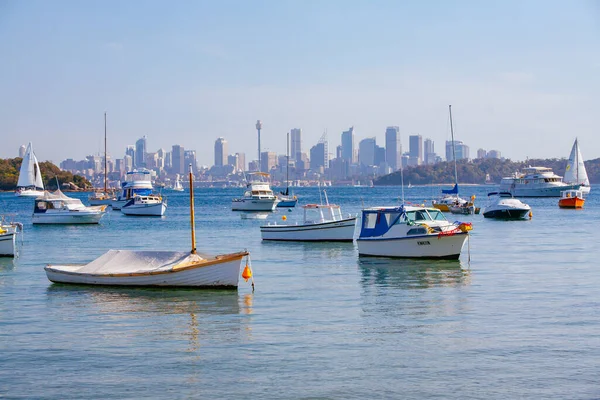 游艇停泊在澳大利亚悉尼港 — 图库照片