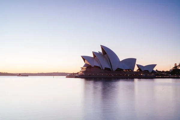 Opera w Sydney o wschodzie słońca — Zdjęcie stockowe