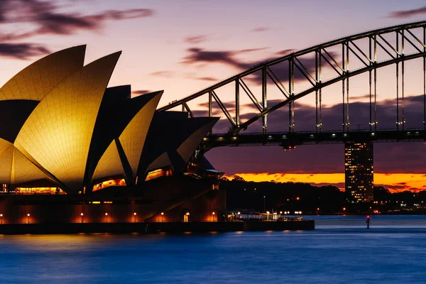 Sydney Opera House al anochecer en Australia —  Fotos de Stock