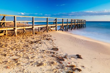 Sorrento Avustralya 'da Sunrise' daki Point King Sahili