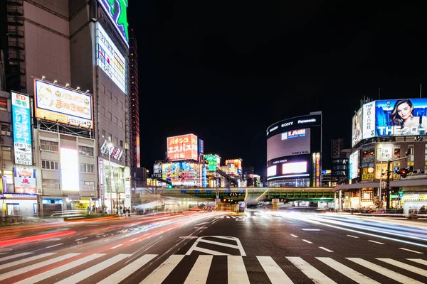 Shinjuku Tokio de noche en Japón — Foto de Stock