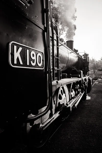 夕暮れ時に蒸気鉄道 — ストック写真