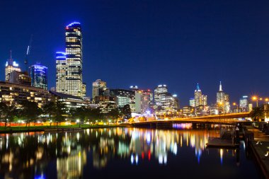 Alacakaranlıkta Melbourne Skyline
