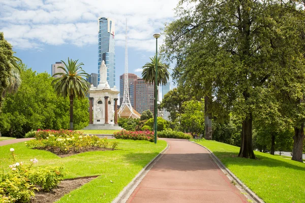 Melbourne Skyline Thru Queen Victoria Gardens — Stock Photo, Image