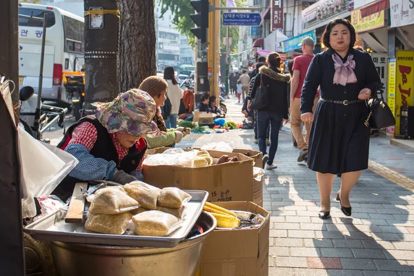 Street Seller in Seoul — Stock Photo, Image