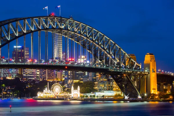 Luna park in der Abenddämmerung — Stockfoto