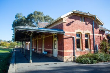 Tren istasyonuna Evet