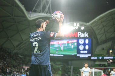 MELBOURNE, AUSTRALIA - 18 Ekim 2025: Melbourne Victory 'den Jason Davidson, Melbourne Victory ile Auckland FC arasında 18 Ekim 2025' de Melbourne, Avustralya 'da oynanan A-League Mens maçında.
