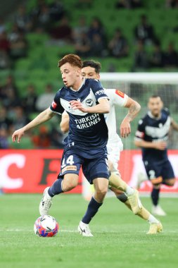 MELBOURNE, AUSTRALIA - 18 Ekim 2025: Melbourne Victory 'den Matthew Grimaldi Melbourne Victory ile Auckland FC arasında oynanan A-League Mens maçında 18 Ekim 2025' te Melbourne, Avustralya 'da oynanan.