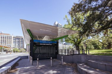 MELBOURNE, AUSTRALYA - 18 Ekim 2025 Metro Tüneli Projesi kapsamında ANZAC İstasyonu. St Kilda Bulvarı, Güney Melbourne, Victoria, Avustralya