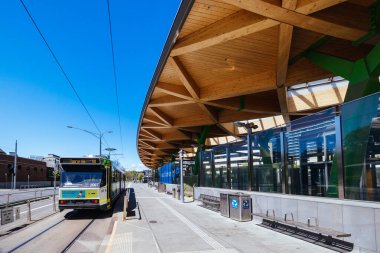 MELBOURNE, AUSTRALYA - 18 Ekim 2025 Metro Tüneli Projesi kapsamında ANZAC İstasyonu. St Kilda Bulvarı, Güney Melbourne, Victoria, Avustralya