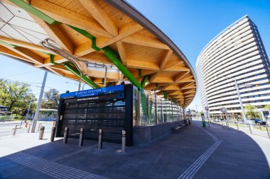 MELBOURNE, AUSTRALYA - 18 Ekim 2025 Metro Tüneli Projesi kapsamında ANZAC İstasyonu. St Kilda Bulvarı, Güney Melbourne, Victoria, Avustralya