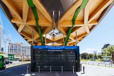 MELBOURNE, AUSTRALYA - 18 Ekim 2025 Metro Tüneli Projesi kapsamında ANZAC İstasyonu. St Kilda Bulvarı, Güney Melbourne, Victoria, Avustralya