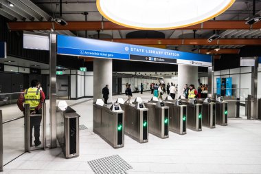 MELBOURNE, AUSTRALYA - 18 Ekim 2025: Metro Tüneli projesi kapsamında Devlet Kütüphane İstasyonu halka açıldı. Melbourne CBD, Victoria, Avustralya 'da yer alan ve 18 Ekim 2025' te çekilmiştir..