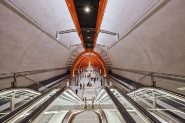 MELBOURNE, AUSTRALIA - 2 Aralık 2025 Metro Tüneli projesinin bir parçası olarak Belediye Binası 'nın yeraltı tren istasyonu ve yürüyen merdivenleri açıldı. Melbourne, CBD, Victoria, Avustralya 'da bulunmaktadır.