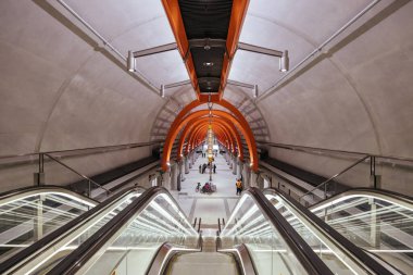 MELBOURNE, AUSTRALIA - 2 Aralık 2025 Metro Tüneli projesinin bir parçası olarak Belediye Binası 'nın yeraltı tren istasyonu ve yürüyen merdivenleri açıldı. Melbourne, CBD, Victoria, Avustralya 'da bulunmaktadır.