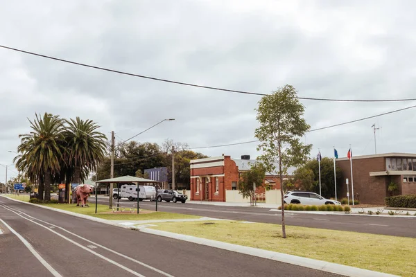BIRCHIP, AUSTRALIA - 27 Eylül 2025: Victoria, Avustralya 'daki Birchip kasabasında Cumming Bulvarı boyunca tarihi mimari