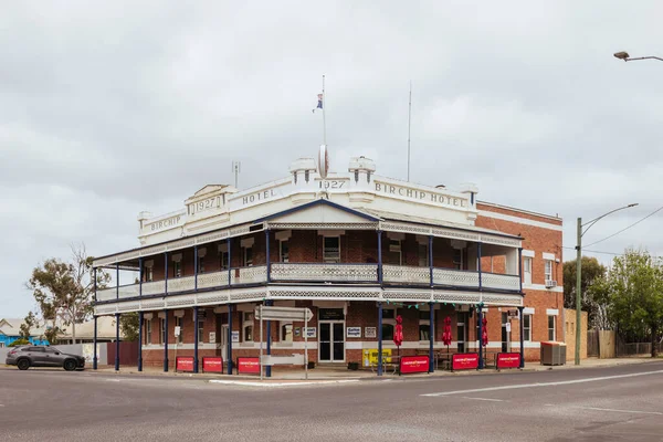 BIRCHIP, AUSTRALIA - 27 Eylül 2025: Birchip Hotel 'in Victoria, Avustralya' daki Birchip kasabasındaki tarihi mimarisi