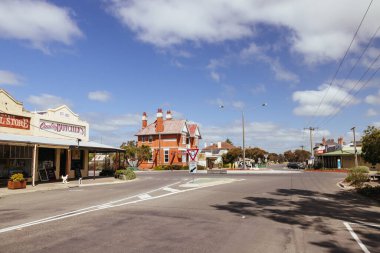 BIRCHIP, AUSTRALIA - 27 Eylül 2025: Victoria, Avustralya 'daki Minyip kasabasında tarihi Viktorya mimarisi
