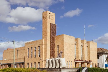 BIRCHIP, AUSTRALIA - 27 Eylül 2025: Victoria, Avustralya 'daki Warracknabeal kasabasındaki Warracknabeal belediye binasının tarihi mimarisi