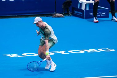 MELBOURNE, AUSTRALIA - 14 JANUARY 2026: Avustralyalı Denis Shapovalov, 2026 Kooyong Classic 'in 2. gününde Avustralya' nın Melbourne kentinde Jordan Thompson 'ı oynarken.
