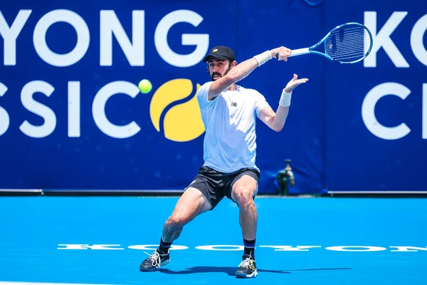 MELBOURNE, AUSTRALIA - 14 Ocak 2026: Avustralyalı Jordan Thompson, 14 Ocak 2026 tarihinde Melbourne, Avustralya 'da Kanadalı Denis Shapovalov ile oynamaktadır..