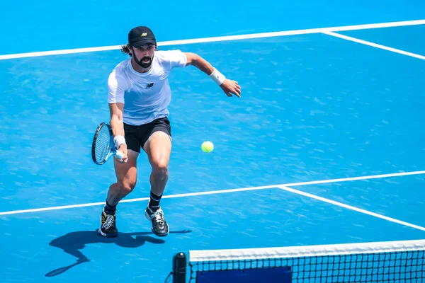 MELBOURNE, AUSTRALIA - 14 Ocak 2026: Avustralyalı Jordan Thompson, 14 Ocak 2026 tarihinde Melbourne, Avustralya 'da Kanadalı Denis Shapovalov ile oynamaktadır..