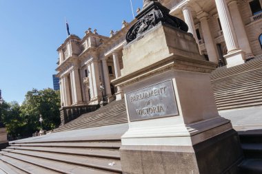 Victoria Eyaleti Parlamento Binası Melbourne, Victoria, Avustralya 'da sıcak bir yaz gününde