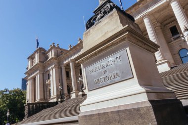 Victoria Eyaleti Parlamento Binası Melbourne, Victoria, Avustralya 'da sıcak bir yaz gününde