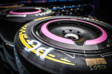 MELBOURNE, AUSTRALYA - Mart 05 2026: BWT Alpine F1 Team tekerlekleri 2026 Avustralya 'daki Albert Park, Avustralya Grand Prix' sinden önce