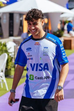 MELBOURNE, AUSTRALIA - Mart 05 2026: Büyük Britanya 'dan Arvid Lindblad ve Visa Cash App Racing Bulls F1 Ekibi 2026 Avustralya Melbourne, Avustralya' daki Albert Park 'taki 2026 Avustralya Grand Prix' inden önce