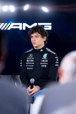 MELBOURNE, AUSTRALIA - Mart 05 2026: Kimi Antonelli (İtalyan ve Mercedes-AMG Petronas F1) Avustralya 'nın Melbourne kentindeki Albert Park' ta 2026 Avustralya Grand Prix 'inden önce