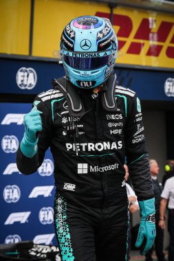MELBOURNE, AUSTRALIA - Mart 07 2026: İngiltere 'den George Russell ve Mercedes-AMG Petronas F1 takımı Avustralya' nın Melbourne kentinde bulunan Albert Park 'taki 2026 Avustralya Grand Prix' inde birinci oldu.