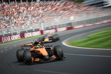 MELBOURNE, AUSTRALIA - MARCH 08 2026: İngiltere 'den Lando Norris Avustralya' nın Melbourne kentindeki Albert Park 'ta düzenlenen 2026 Avustralya Grand Prix' inde McLaren Mastercard F1 Team MCL40 'ı sürüyor.