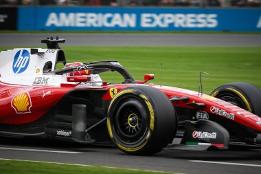 MELBOURNE, AUSTRALIA - Mart 07 2026: Monako 'dan Charles Leclerc Avustralya' nın Melbourne kentindeki Albert Park 'taki 2026 Avustralya Grand Prix' inde Scuderia Ferrari HP-26 'yı sürüyor.