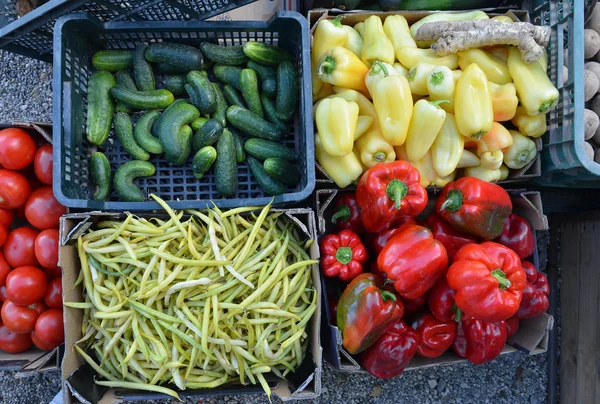 Owoców i warzyw na rynku rolników na sprzedaż. — Zdjęcie stockowe