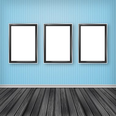 Galeri iç duvarda üç boş çerçeveler ile.