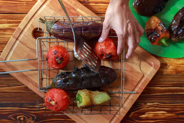 Healthy grilled vegetables on chopping board — Stock Photo, Image