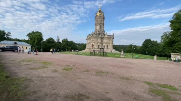 Panorama met oude kathedraal, Dubrovitsy, regio Moskou, Rusland — Stockvideo