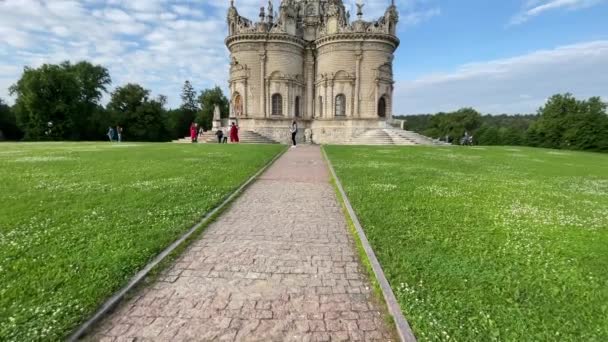 Panoráma ősi katedrálissal, Dubrovitsy, Moszkva régió, Oroszország — Stock videók