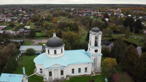 Moskova bölgesinde eski Rus kilisesi XVII. — Stok video