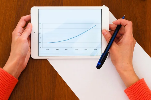 Female holding tablet with positive chart — Stock Photo, Image