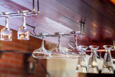 barda asılı gözlük