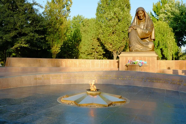 Anıt Sorrowful anne ve sonsuz alev Taşkent içinde