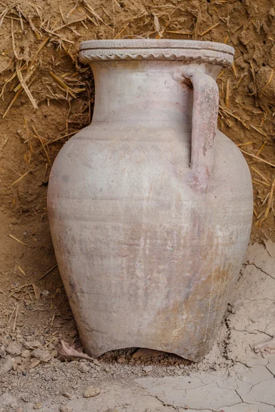 Ancient clay pot — Stock Photo, Image