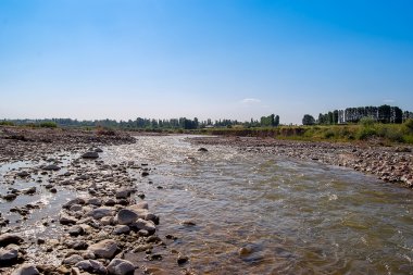 Nehir şehir dışında