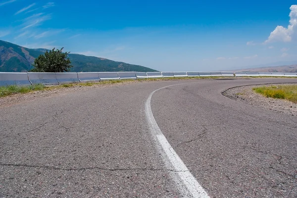 Klikaté silnici v horách Uzbekistán — Stock fotografie