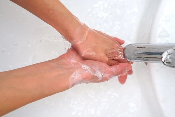 Händewaschen. Hände reinigen. — Stockfoto